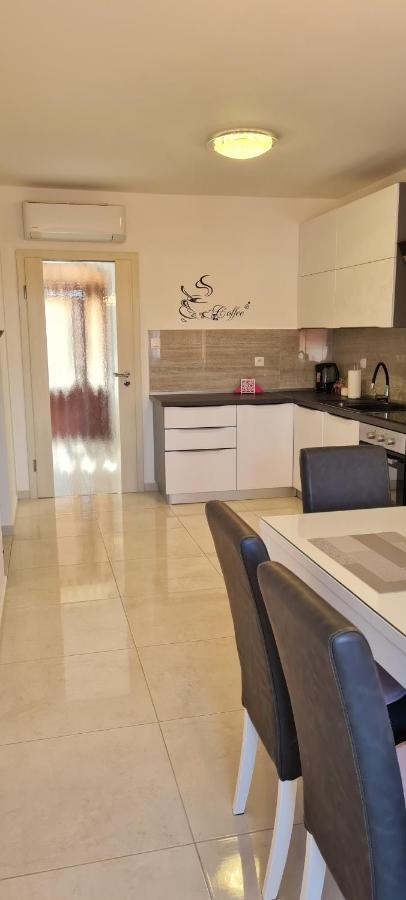 Apartman Tessa ヴェラ・ルカ エクステリア 写真