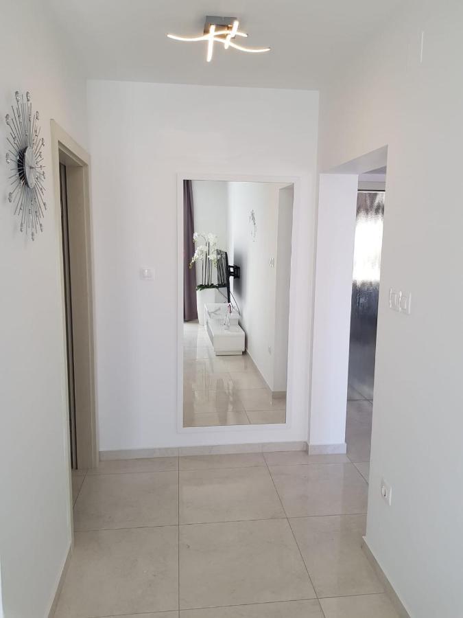 Apartman Tessa ヴェラ・ルカ エクステリア 写真
